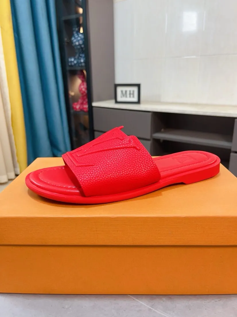 Men's shoes 💰300🌸🌸LV Ordinary men's spring and summer slippers, uppers imported from Italy, cowhide fabric, logo graphics, high-quality craftsmanship, soles: original soles specially provided by the original factory, exclusive movable molded soles super comfortable, original factory single goods, 🔍🔍high quality, you can enter and exit the counter at will, welcome to compare, size 38-45